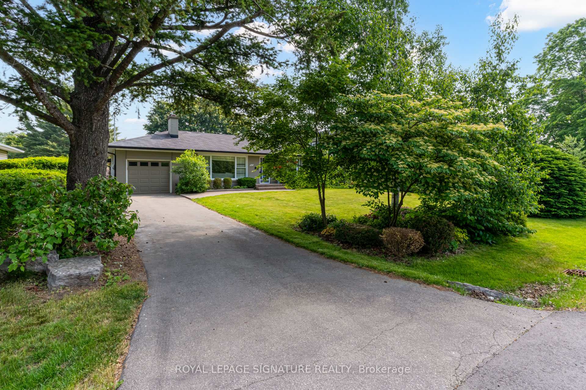 383 Maplehurst Avenue, Oakville, ON L6L 4Y3
