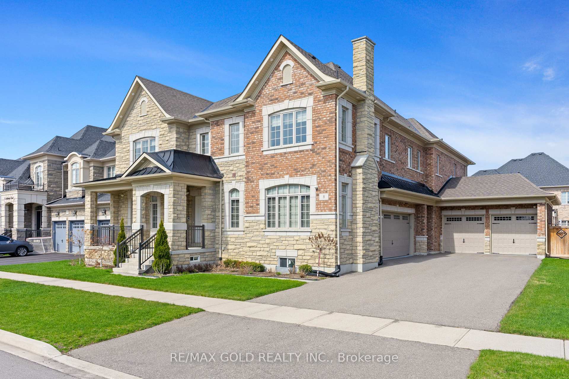 8 Markey Court, Brampton, ON L6P 4L1