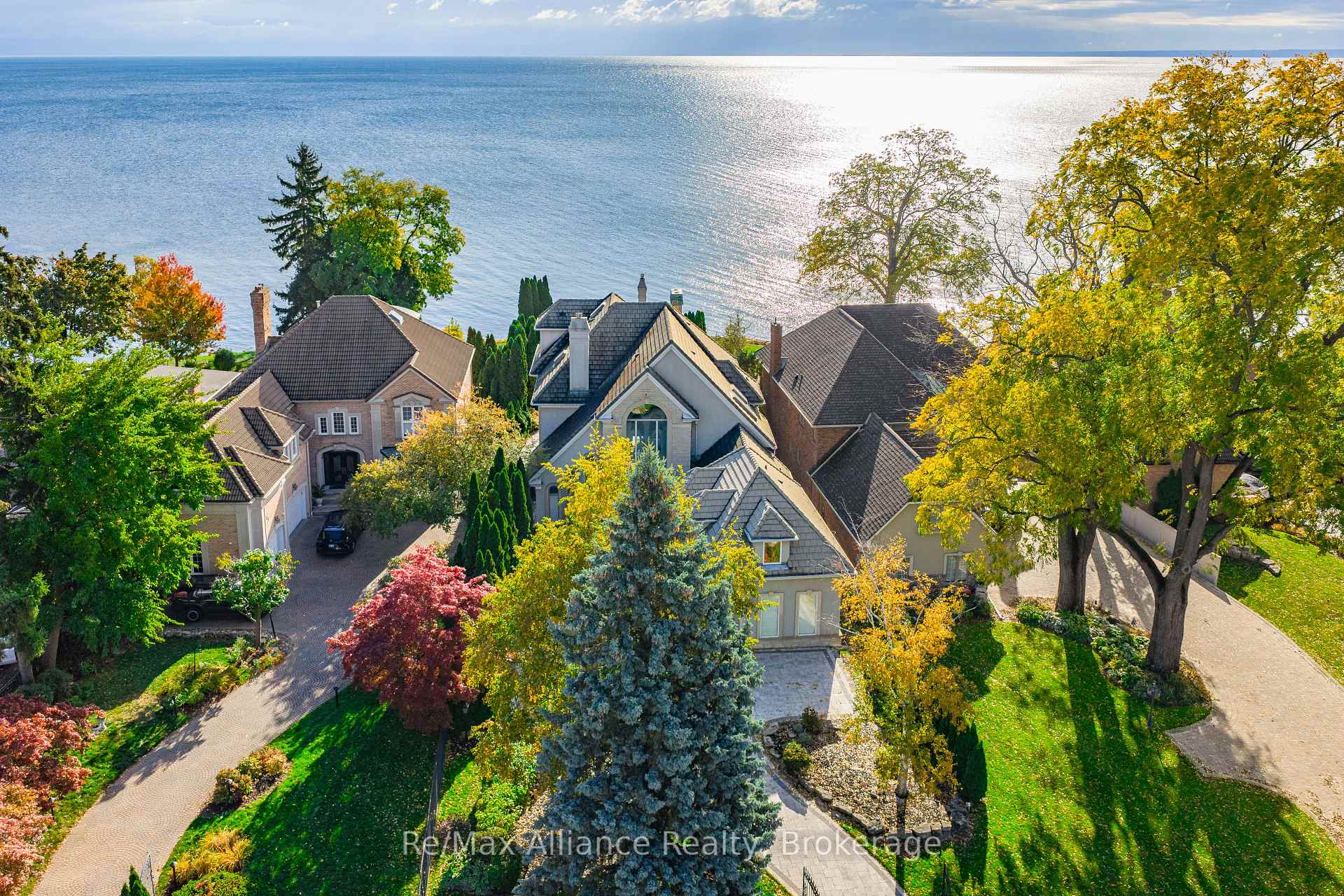 3206 Shoreline Drive, Oakville, ON L6L 5X4