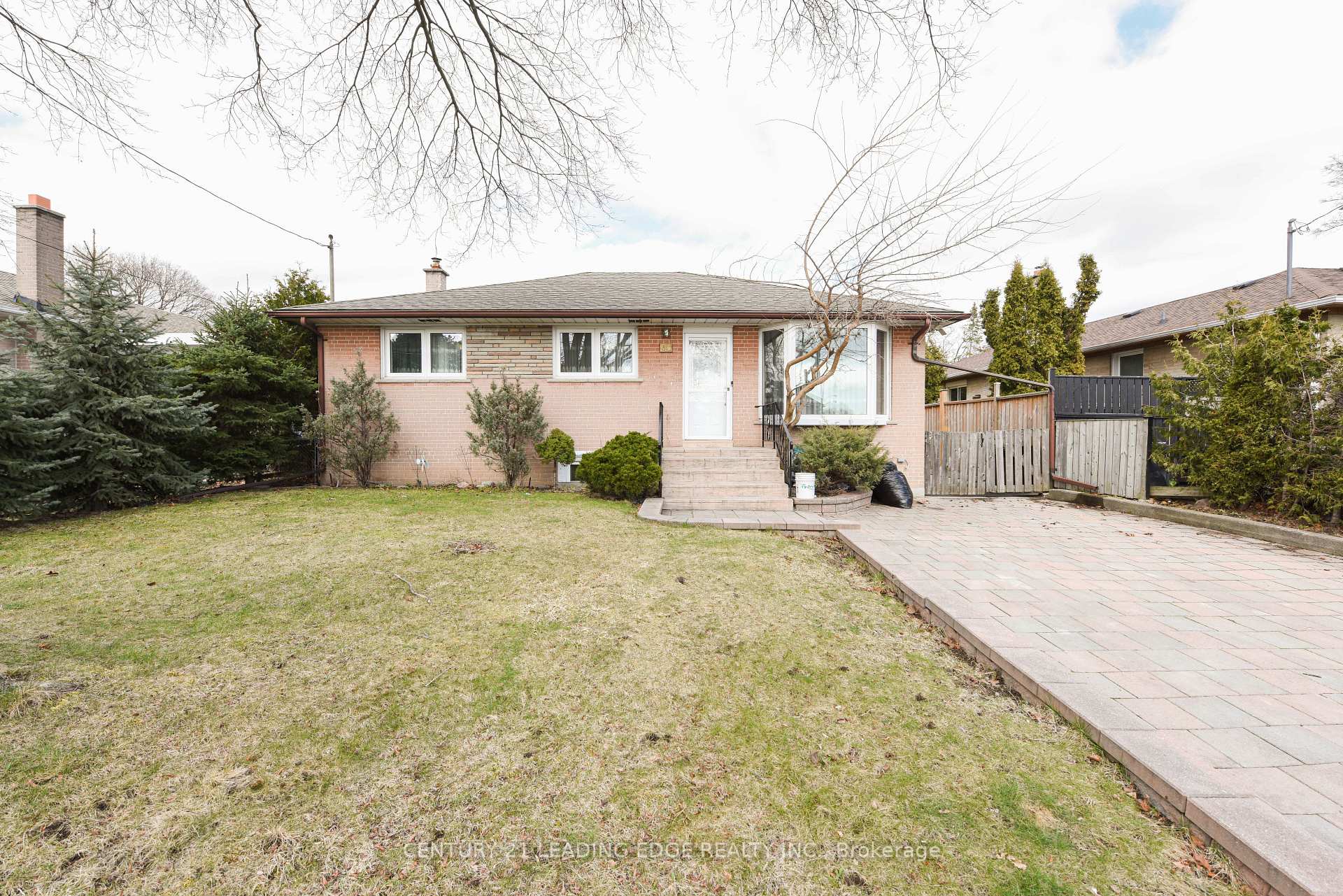 34 Paragon Road, Toronto, ON M9R 1J8