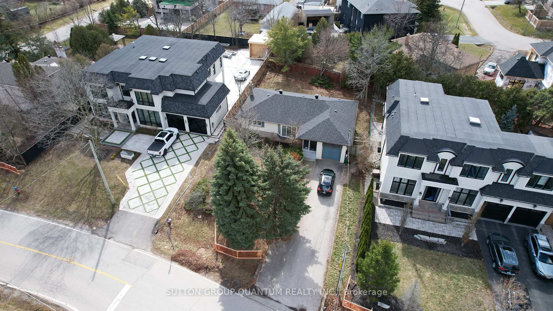 398 Tennyson Drive, Oakville, ON L6L 3Z1