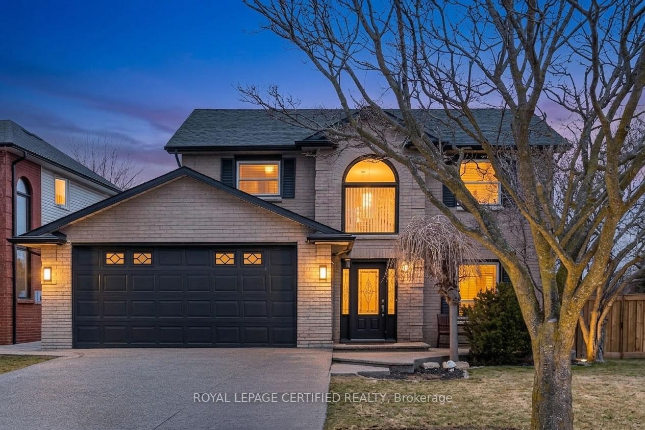 2197 Oakridge Crescent, Burlington, ON L7M 4C8