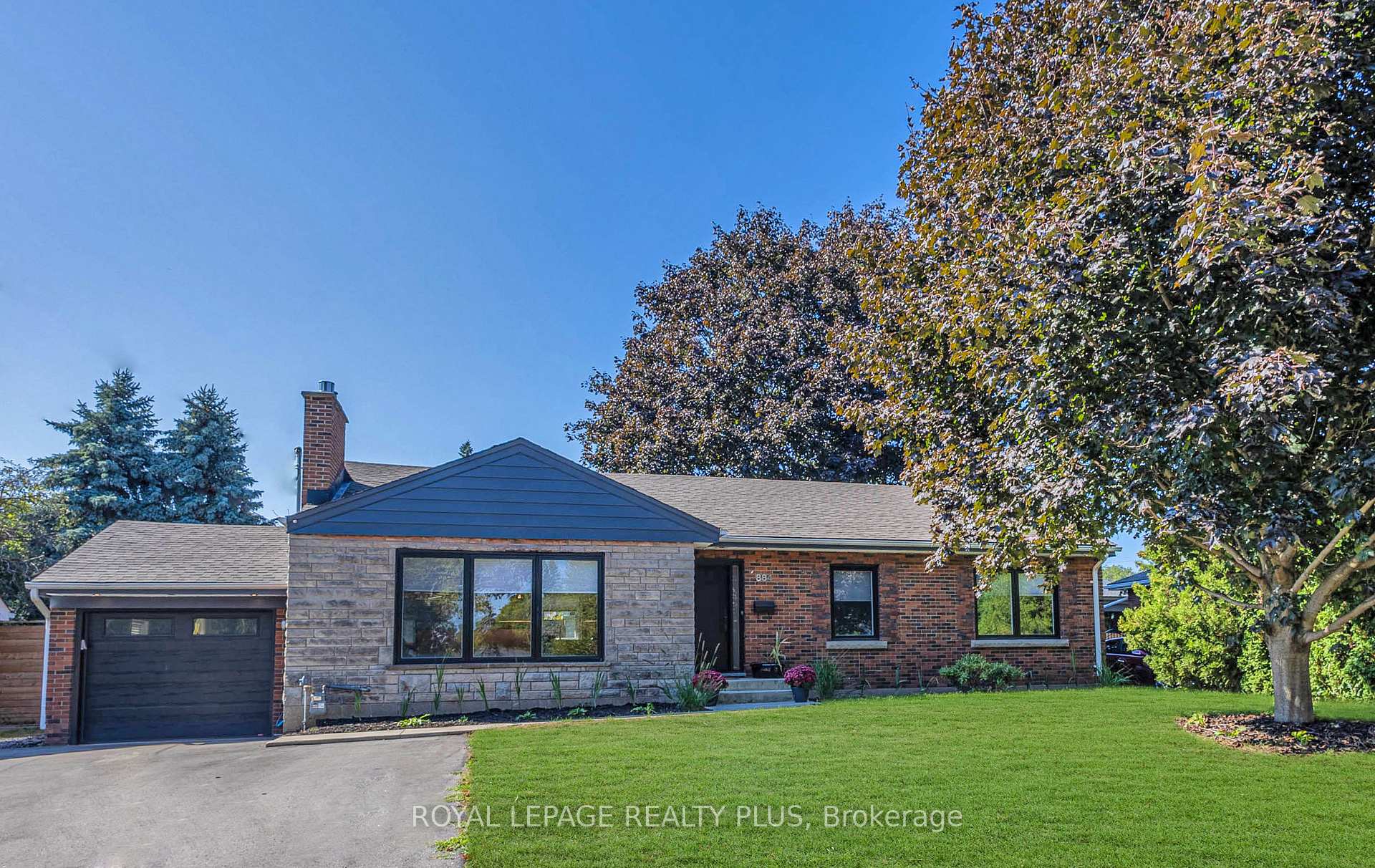 884 Eagle Drive, Burlington, ON L7T 3A4