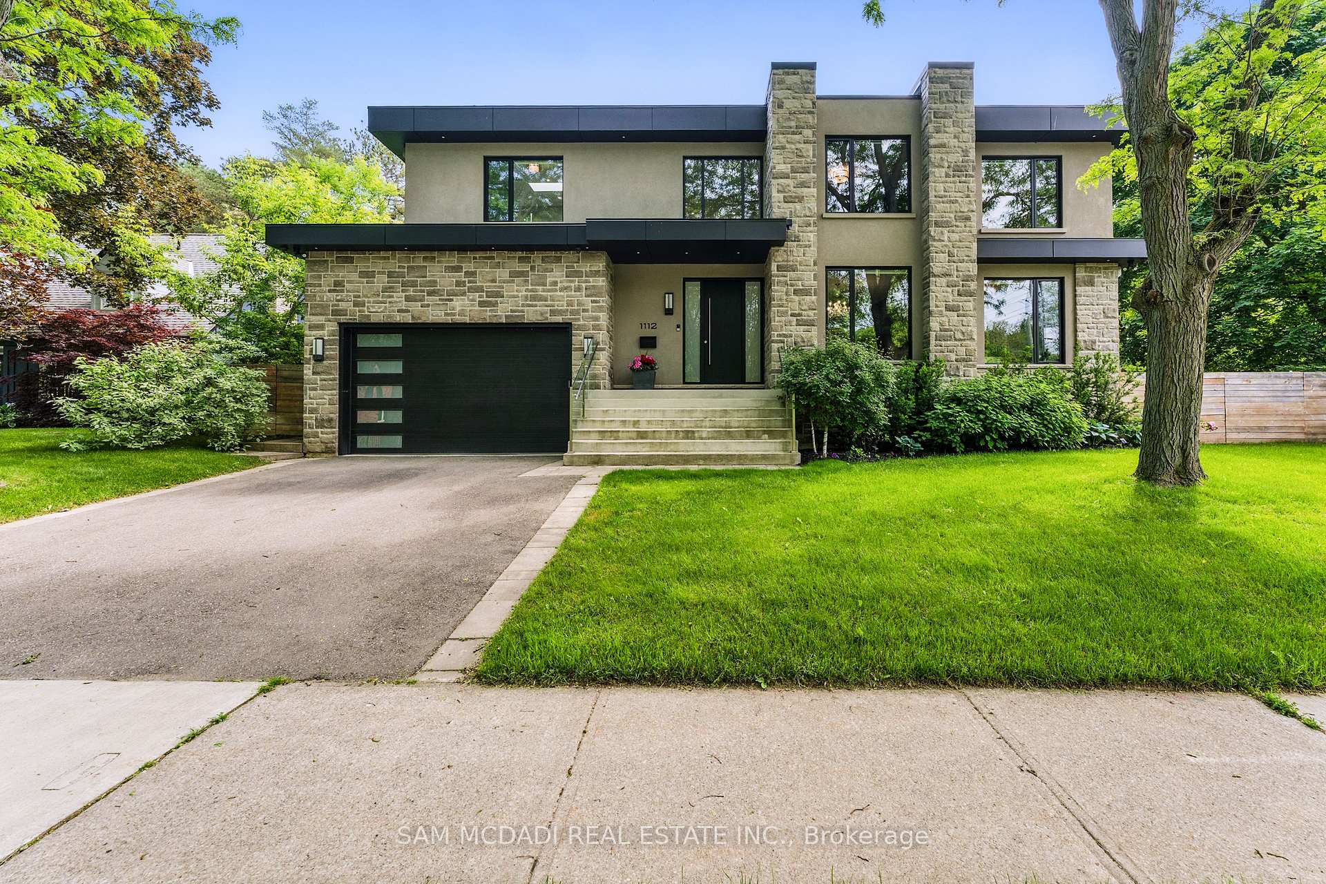 1112 Caldwell Avenue, Mississauga, ON L5H 1Z4