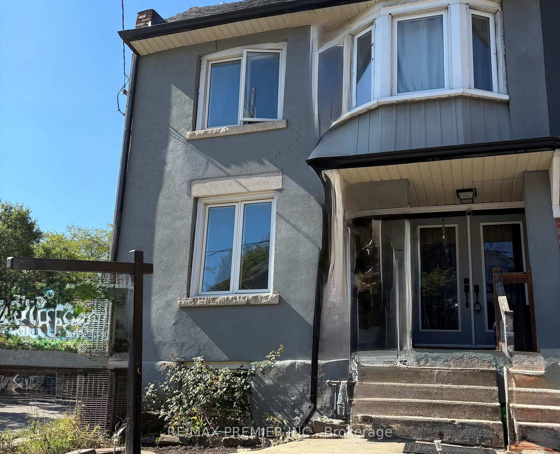 34 Mc Farland Avenue, Toronto, ON M6H 3N1