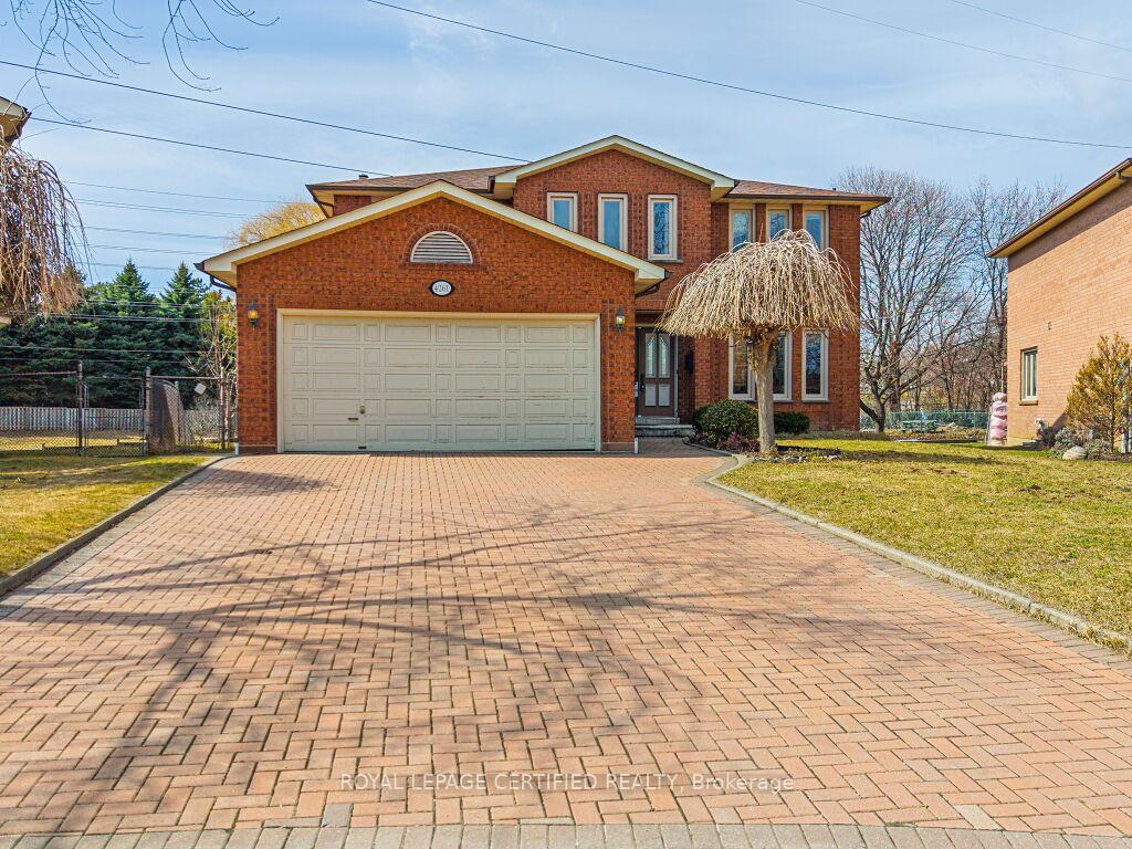 4261 Capilano Court, Mississauga, ON L4W 4H9