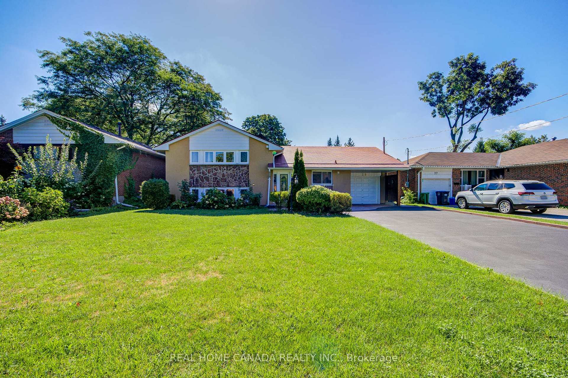 29 Ellesboro Drive, Mississauga, ON L5N 1C3
