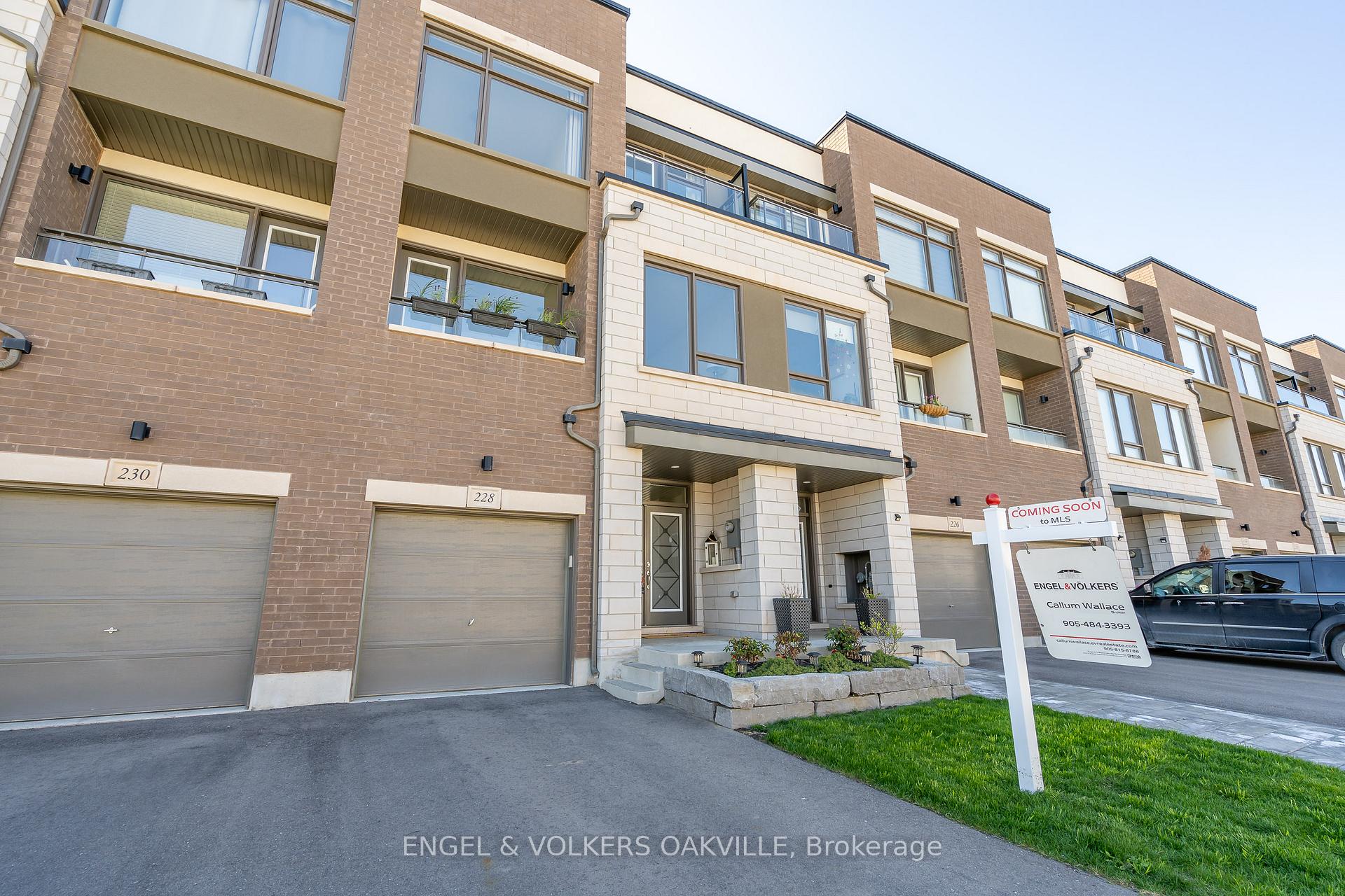228 Wheat Boom Drive, Oakville, ON L6H 0P4