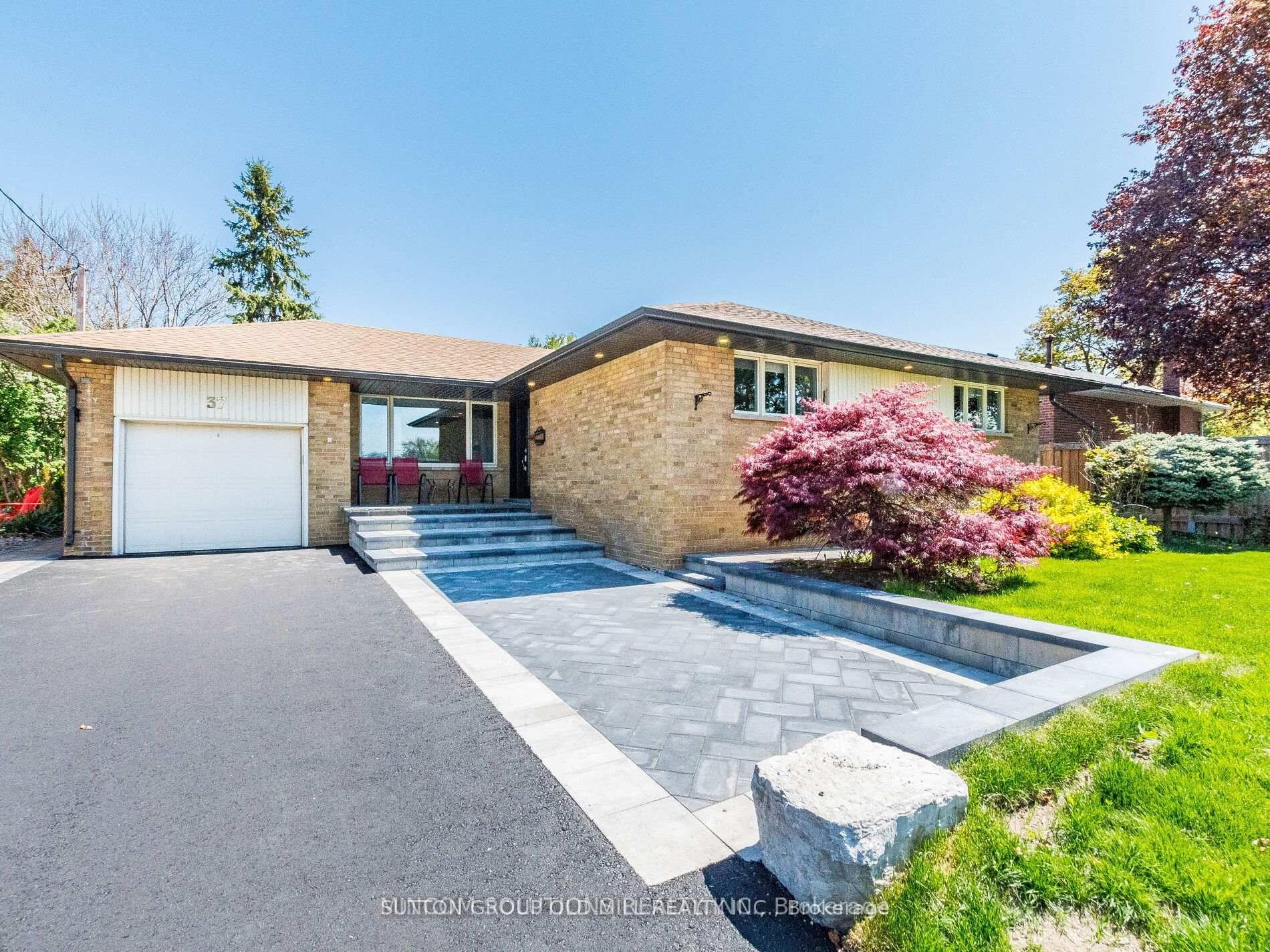 37 Suburban Drive, Mississauga, ON L5N 1G8