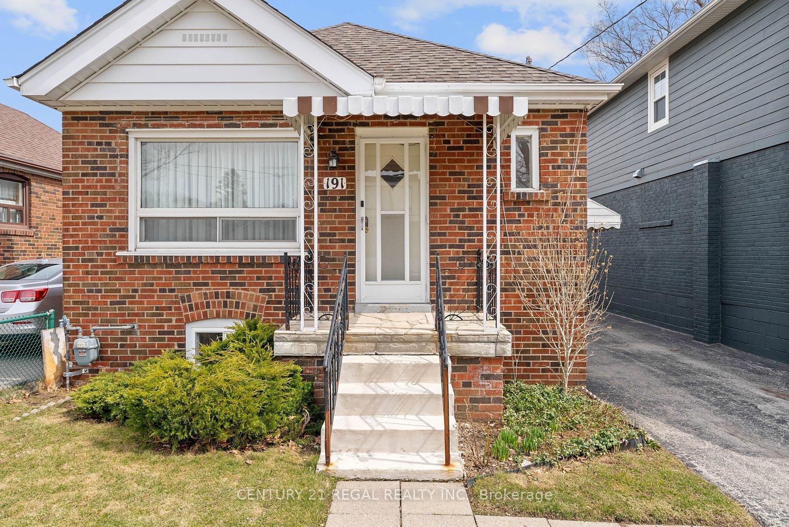 191 Alderbrae Avenue, Toronto W06, ON M8W 4K4