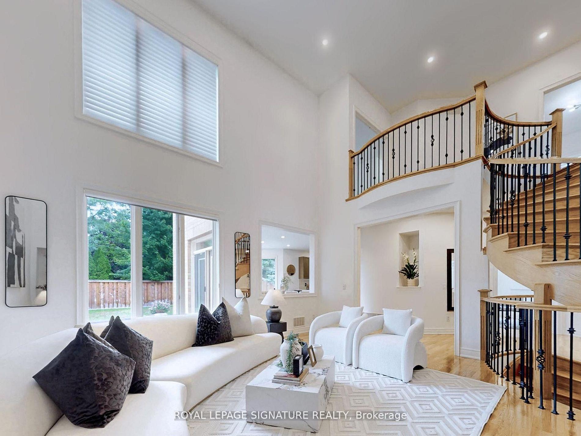 2238 Lyndhurst Drive, Oakville, ON L6H 7V4