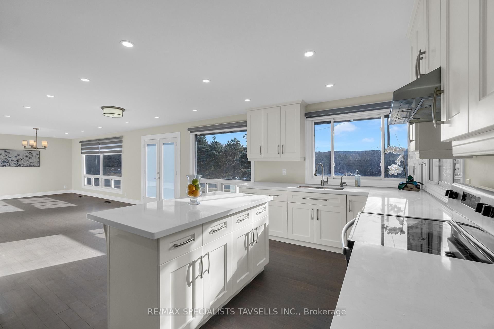 16045 Hurontario Street, Caledon, ON L7C 2E5