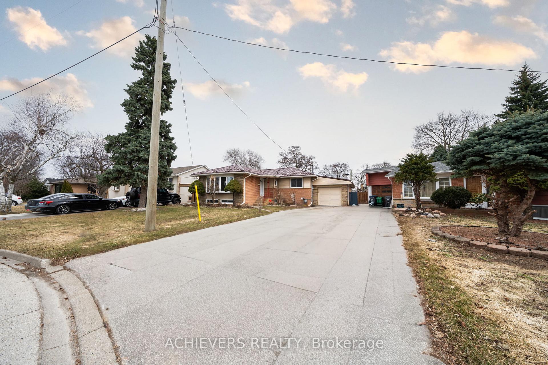 28 Cumbrian Court, Brampton, ON L6X 2J8