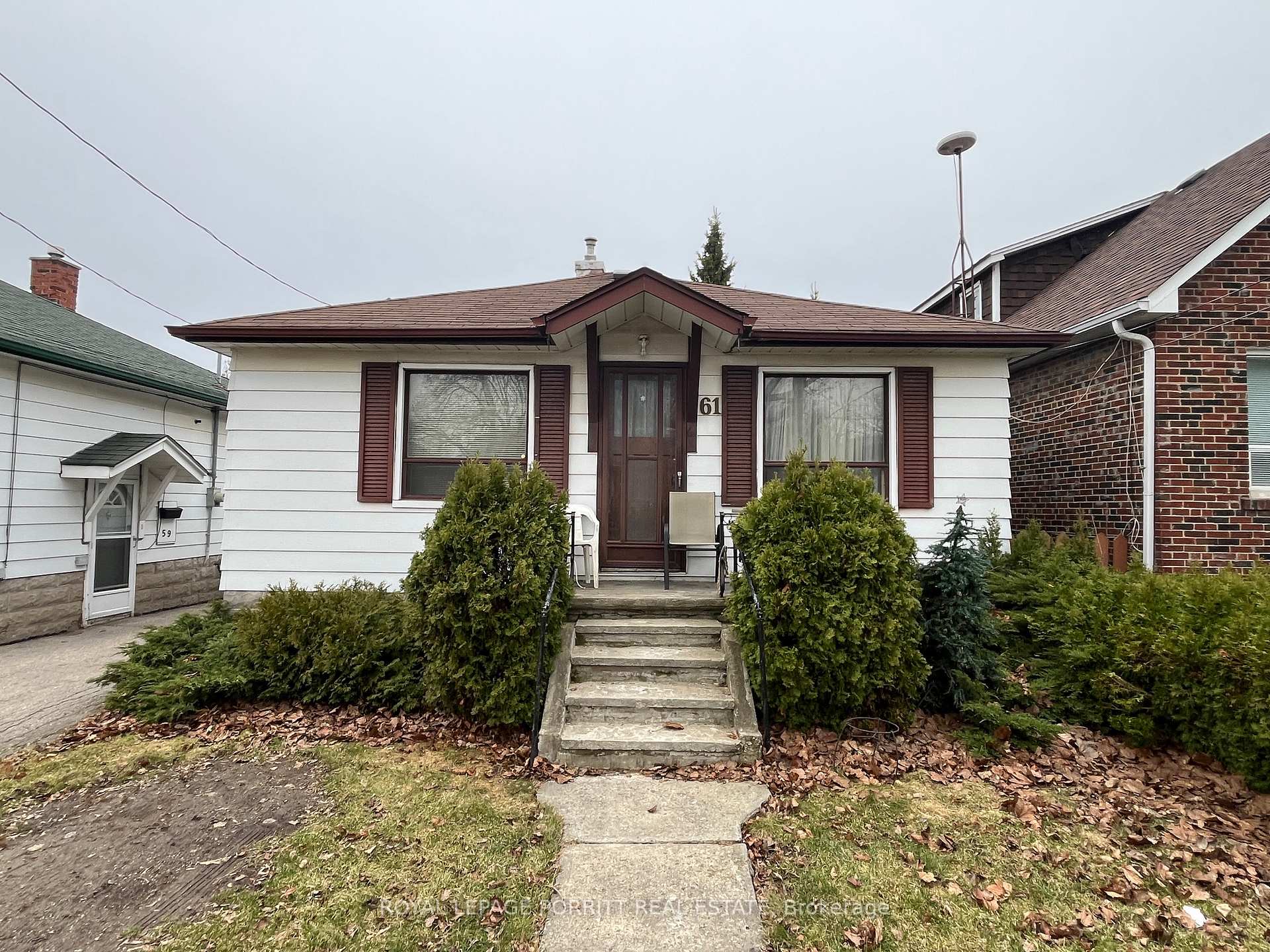 61 Fairfield Avenue, Toronto, ON M8W 1R6