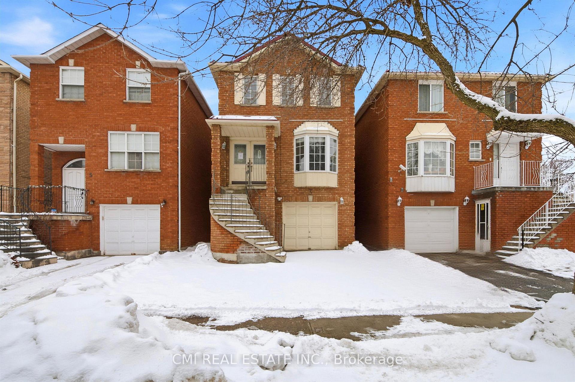 3 Forest Point Drive, Toronto, ON M6M 5E8