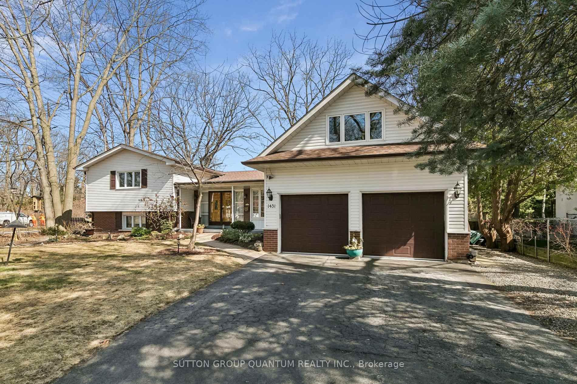 1431 Queen Victoria Avenue, Mississauga, ON L5H 3H2
