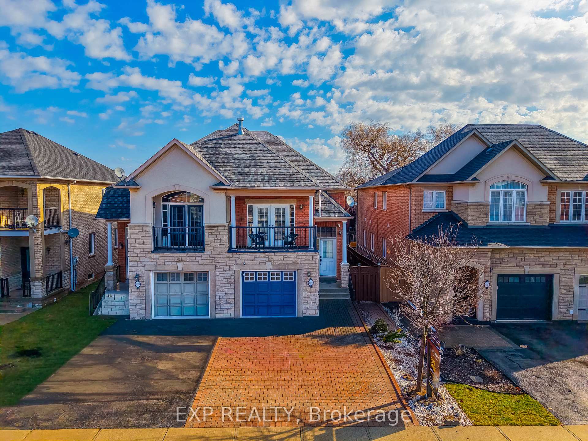 2305 Newcastle Crescent, Oakville, ON L6M 4P5
