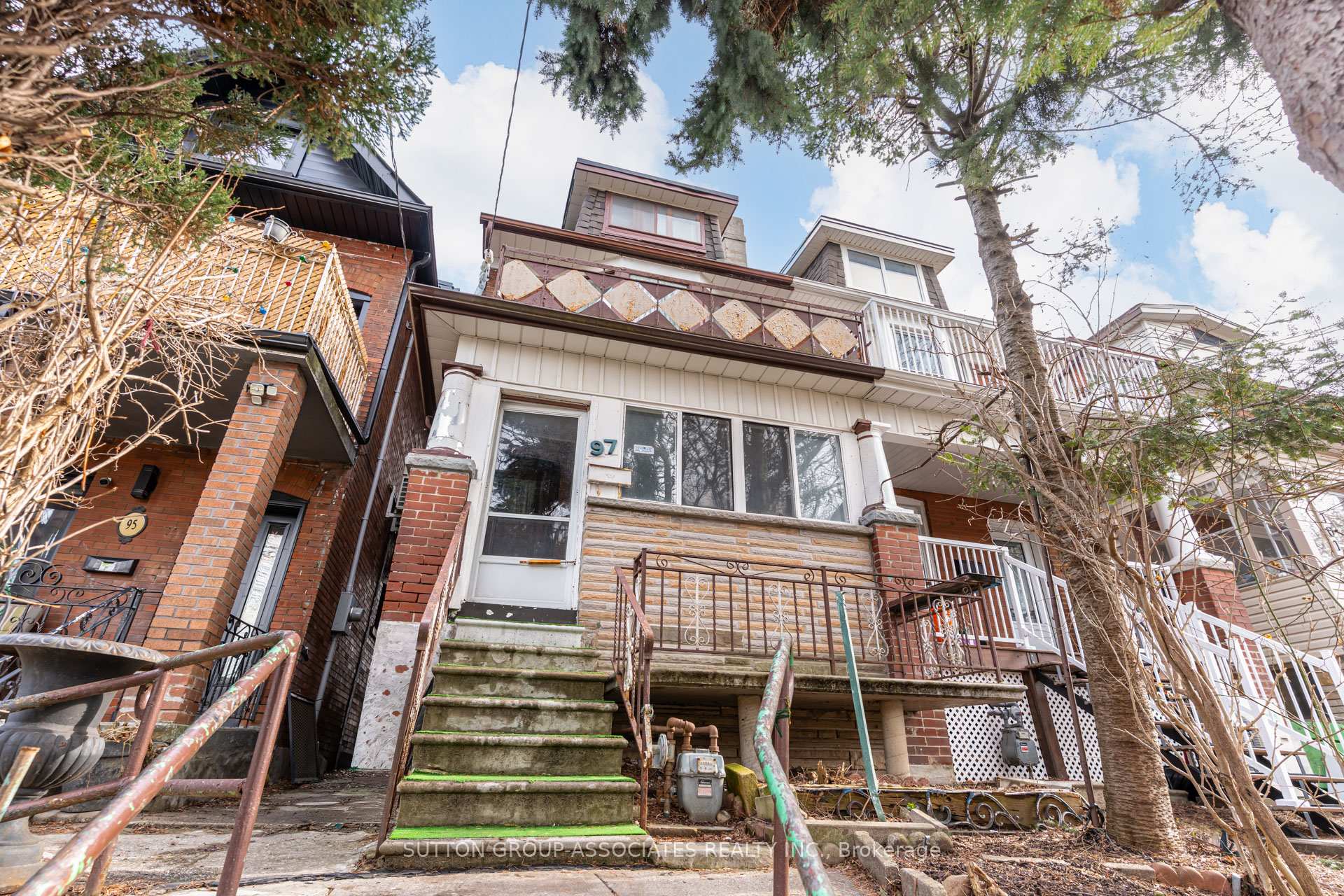 97 Pendrith Street, Toronto W02, ON M6G 1R8