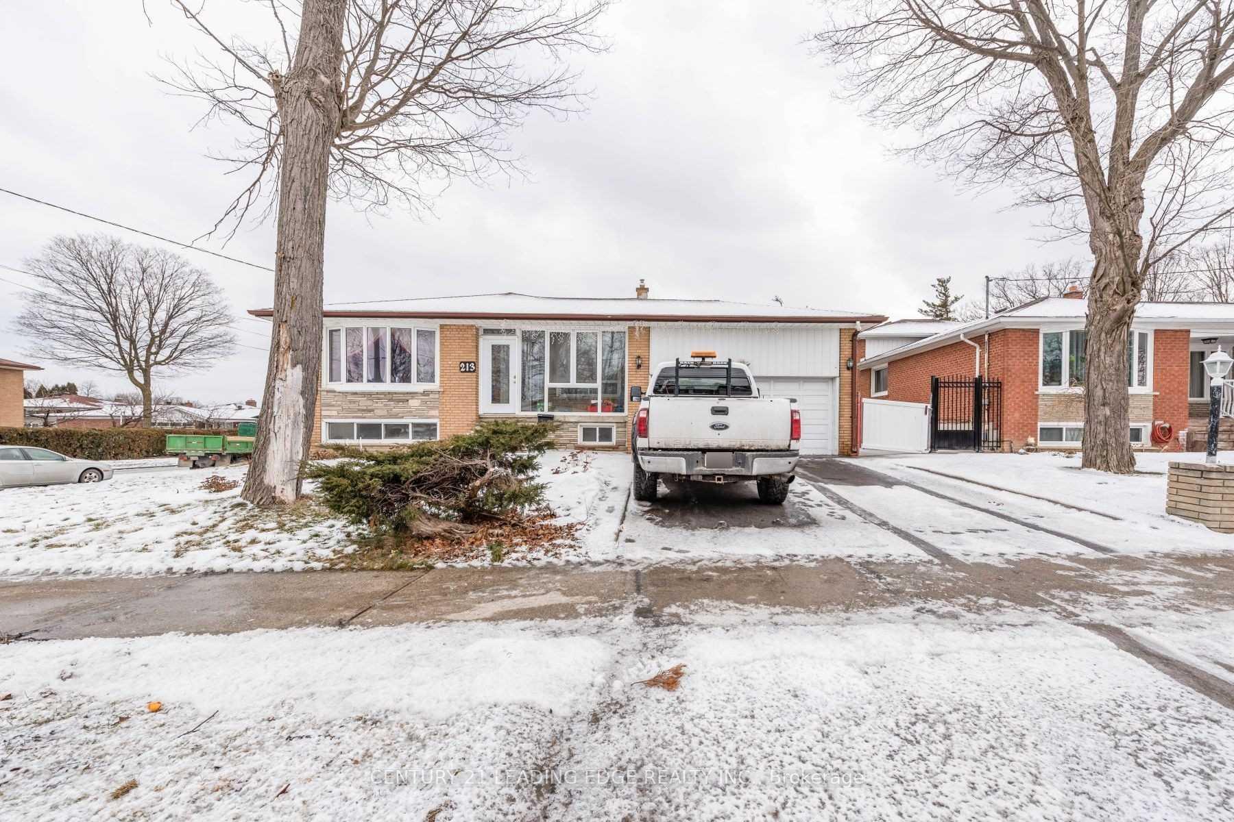 213 Grandravine Drive, Toronto, ON M3J 1B9