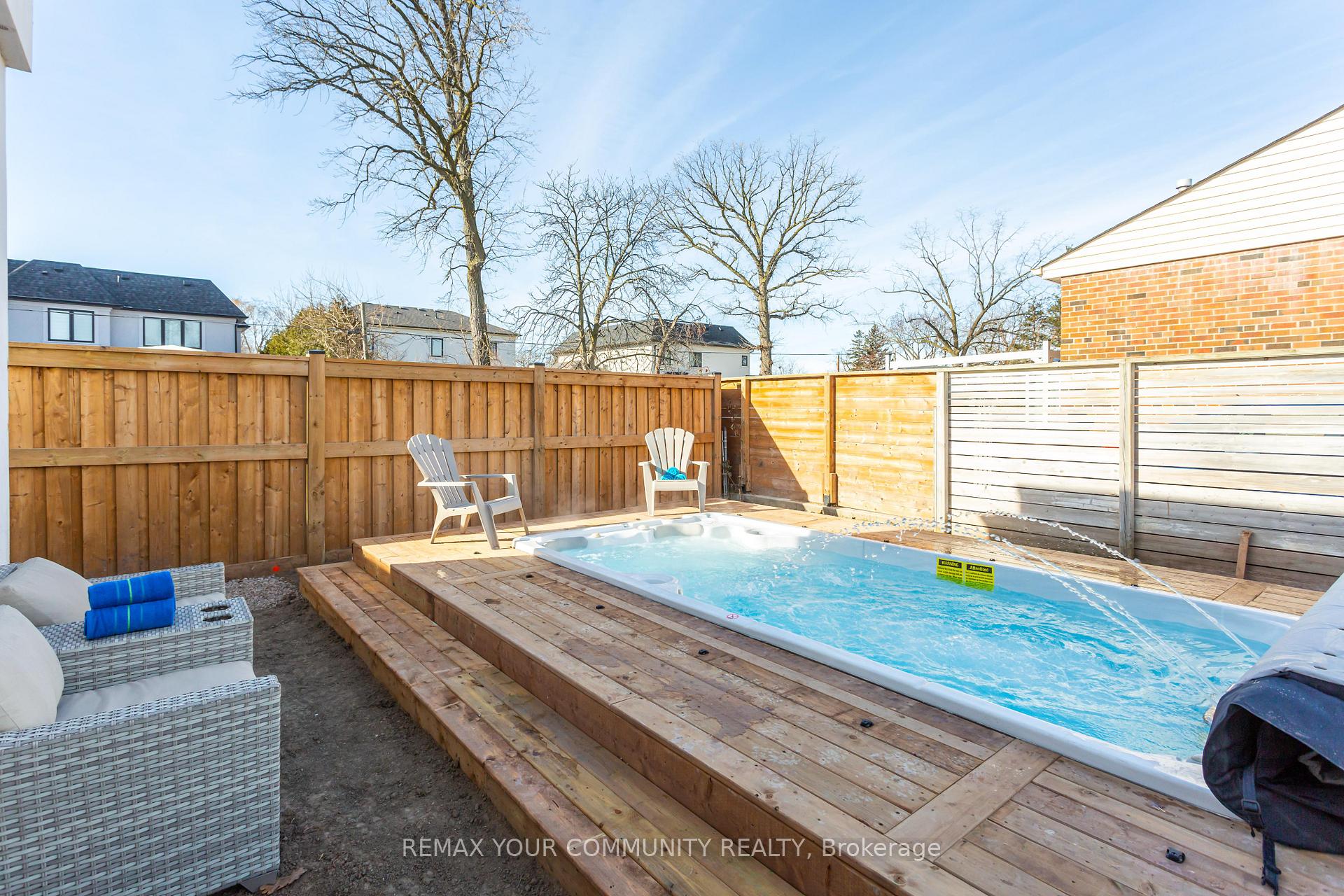 338 Woodale Avenue, Oakville, ON M9R 2R6