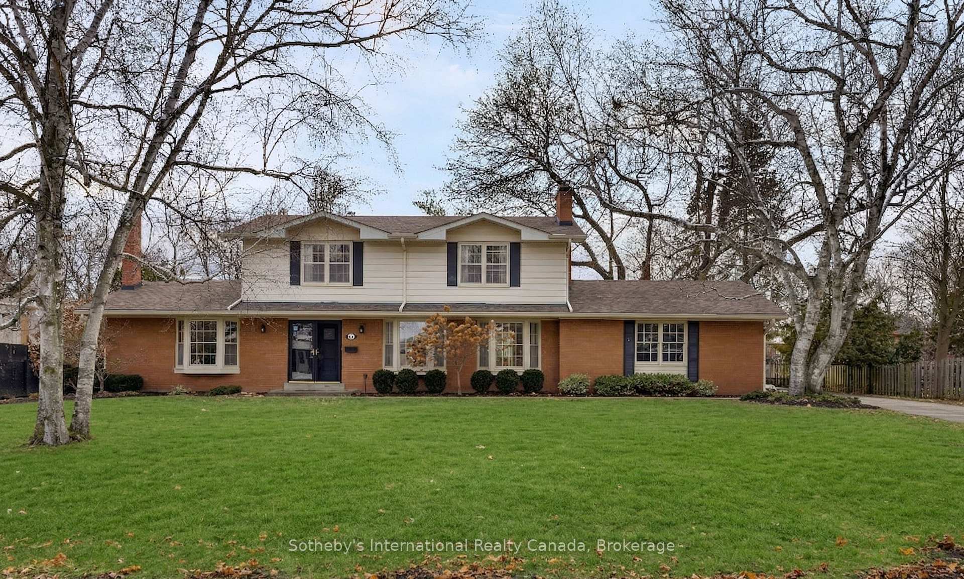 174 Claxton Drive, Oakville, ON L6J 4N9