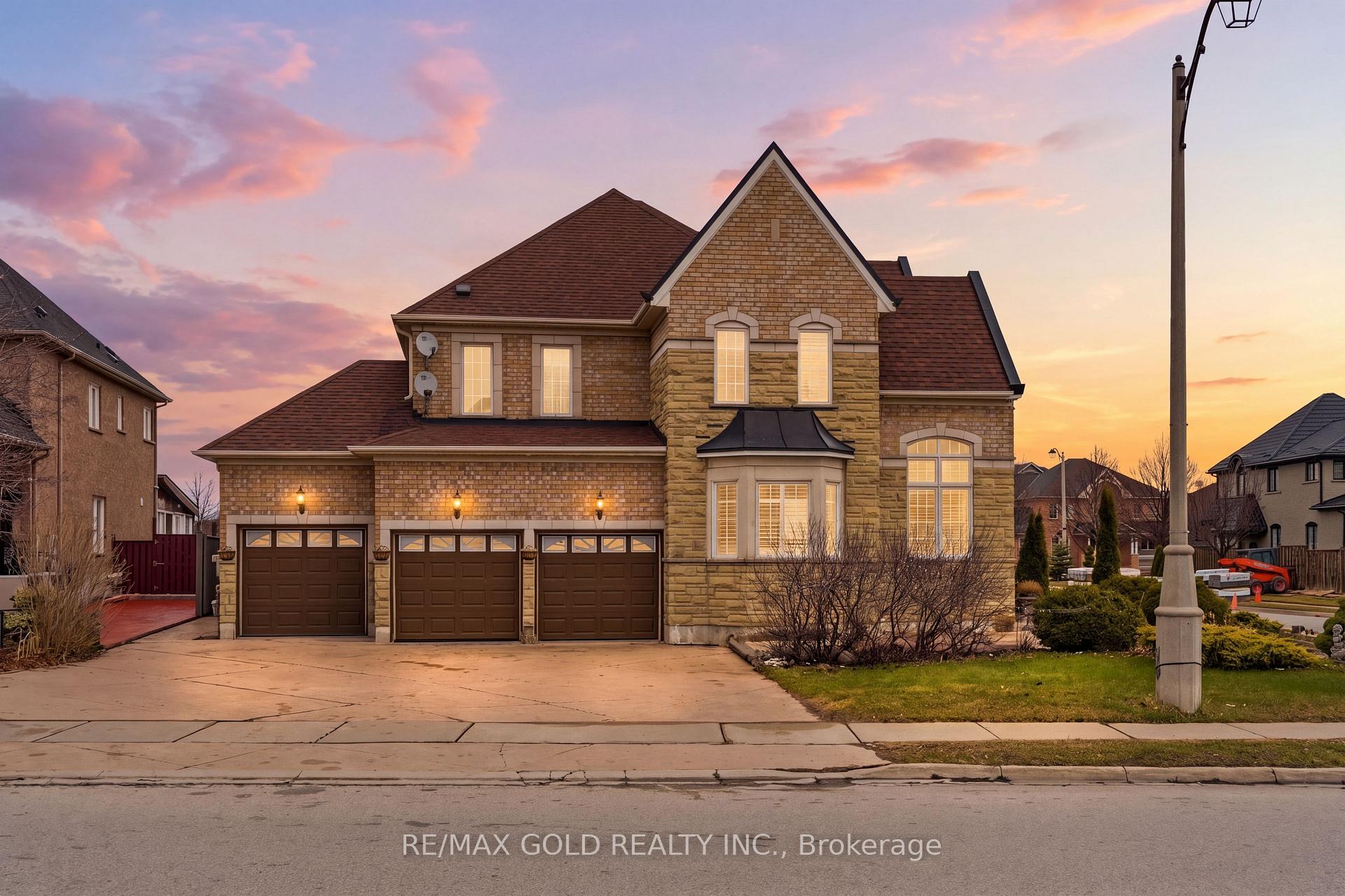 2 Calderstone Road, Brampton, ON L6P 2A4