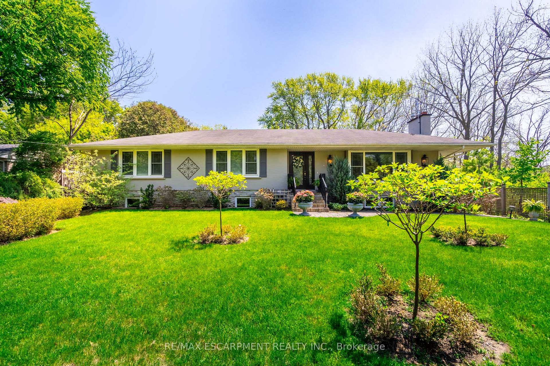 4306 Lakeshore Road, Burlington, ON L7L 1A8