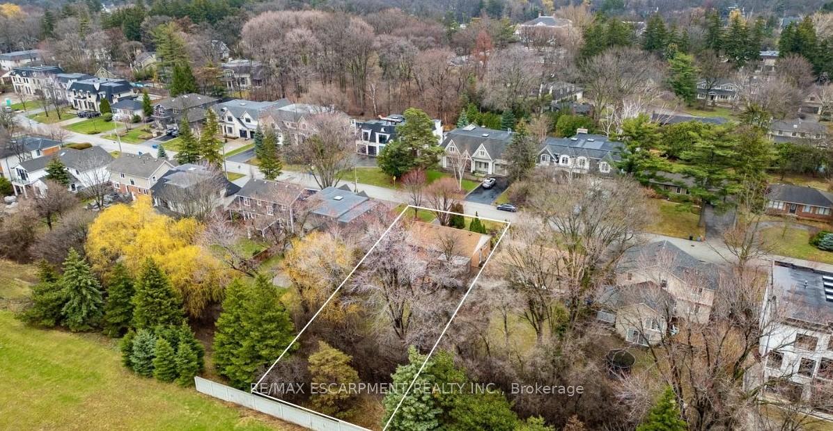 1051 Melvin Avenue, Oakville, ON L6J 2V8