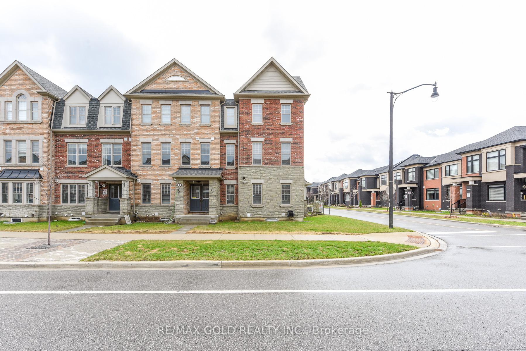 5 Remembrance Road, Brampton, ON L7A 4Z1