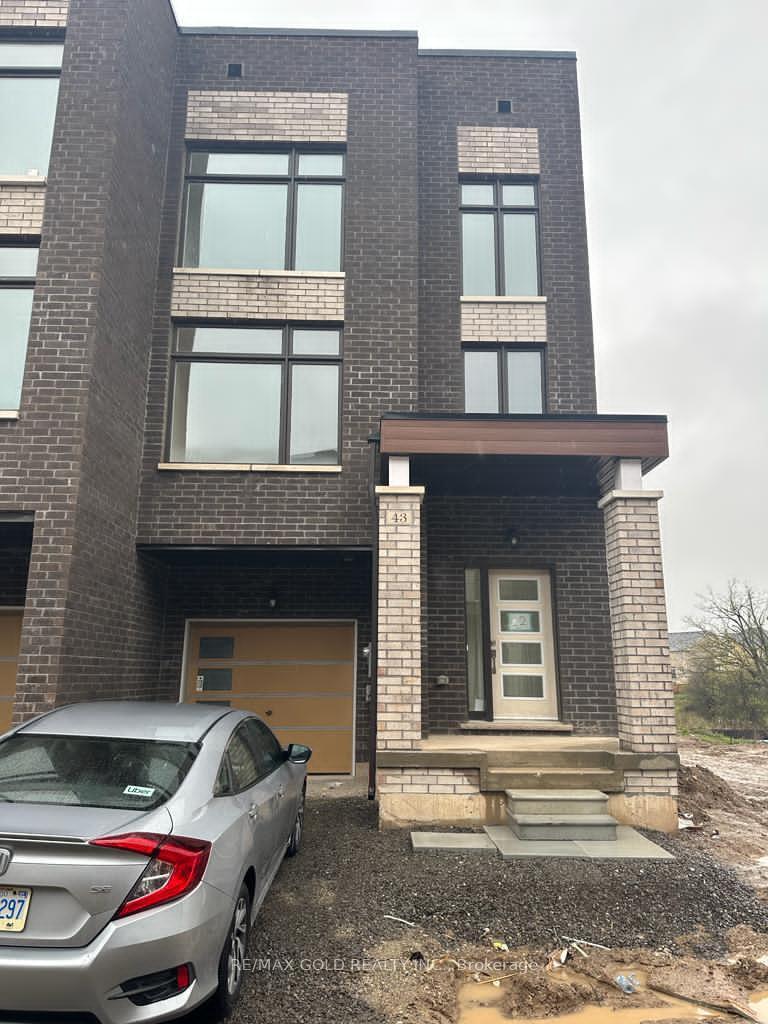 43 Queenpost Drive, Brampton, ON L6Y 6L2