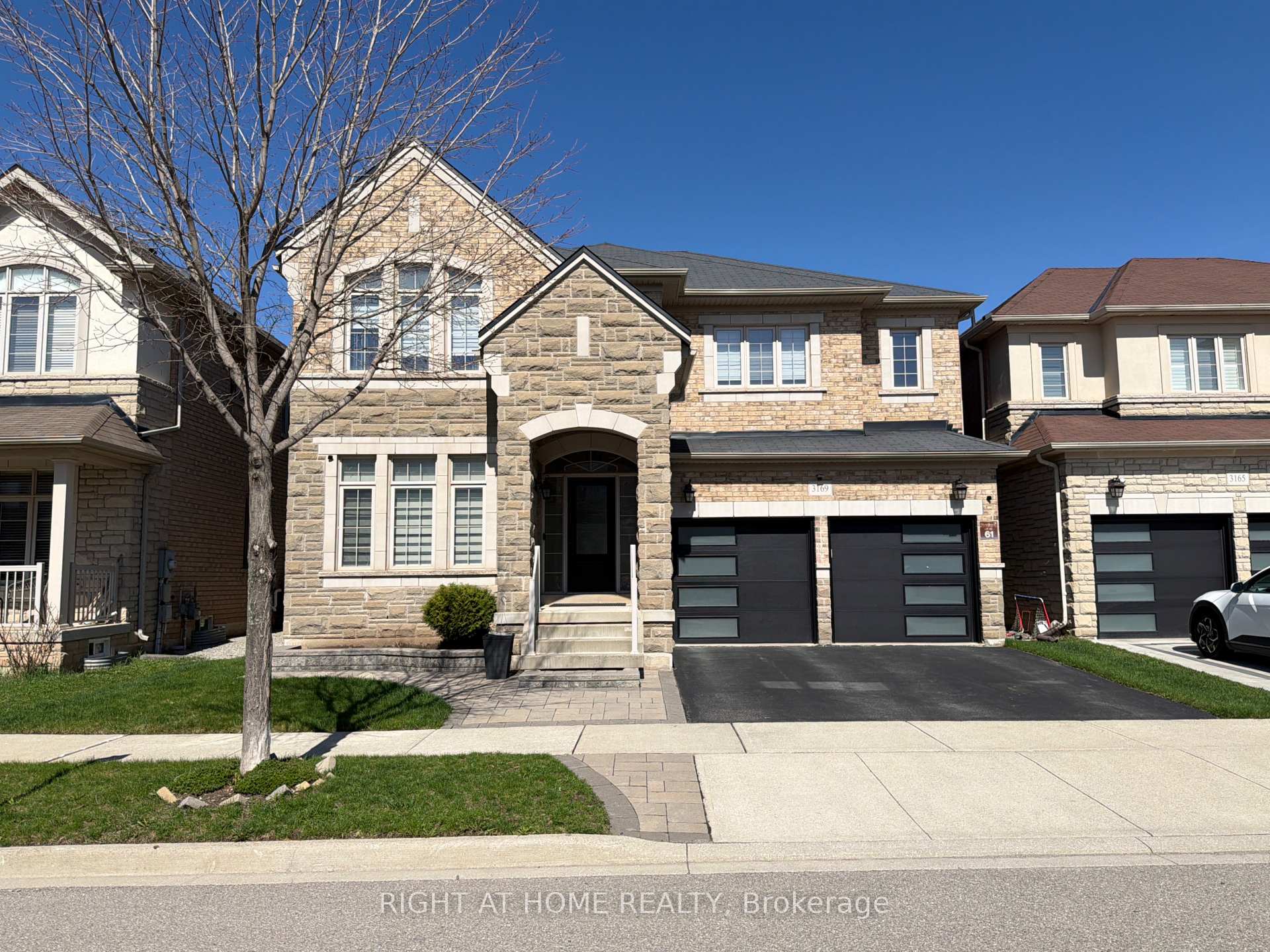 3169 Larry Crescent, Oakville, ON L6M 0T1