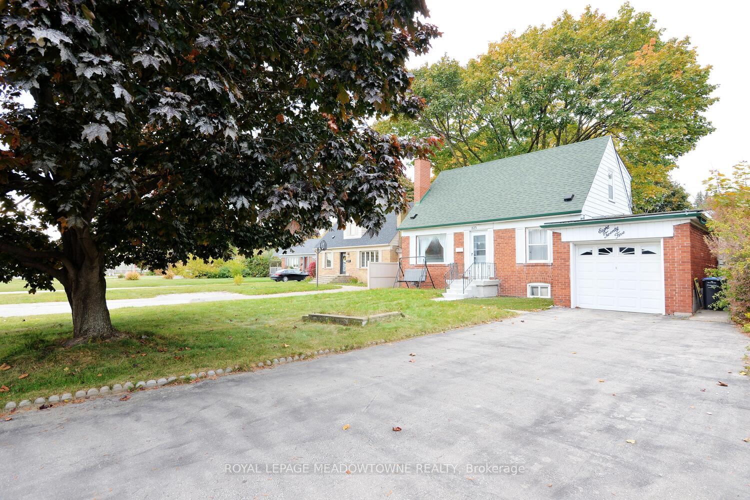 825 North Service Road, Mississauga, ON L4Y 1A2