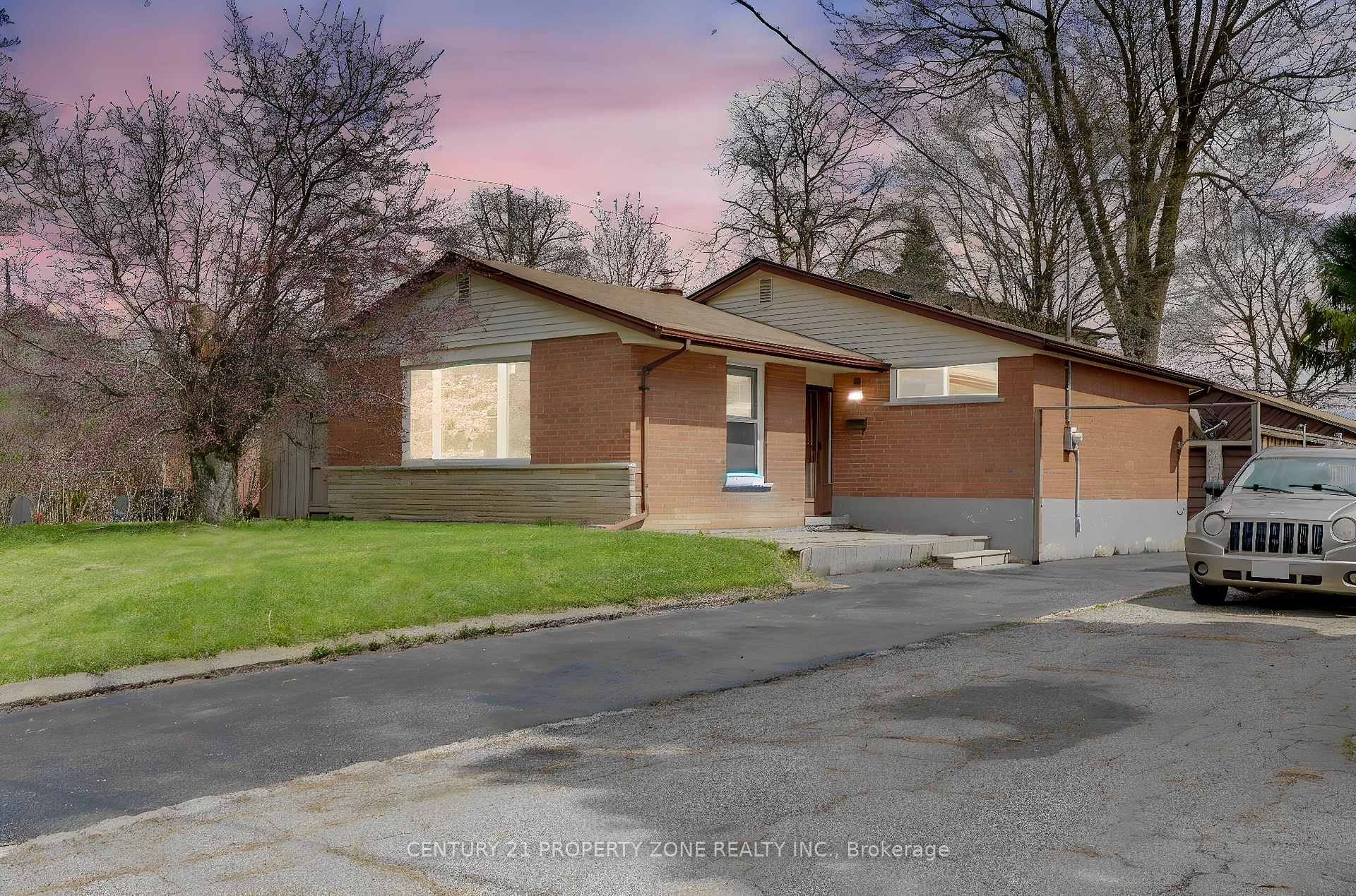 5 Hadrina Street, Brampton, ON L6X 2J5