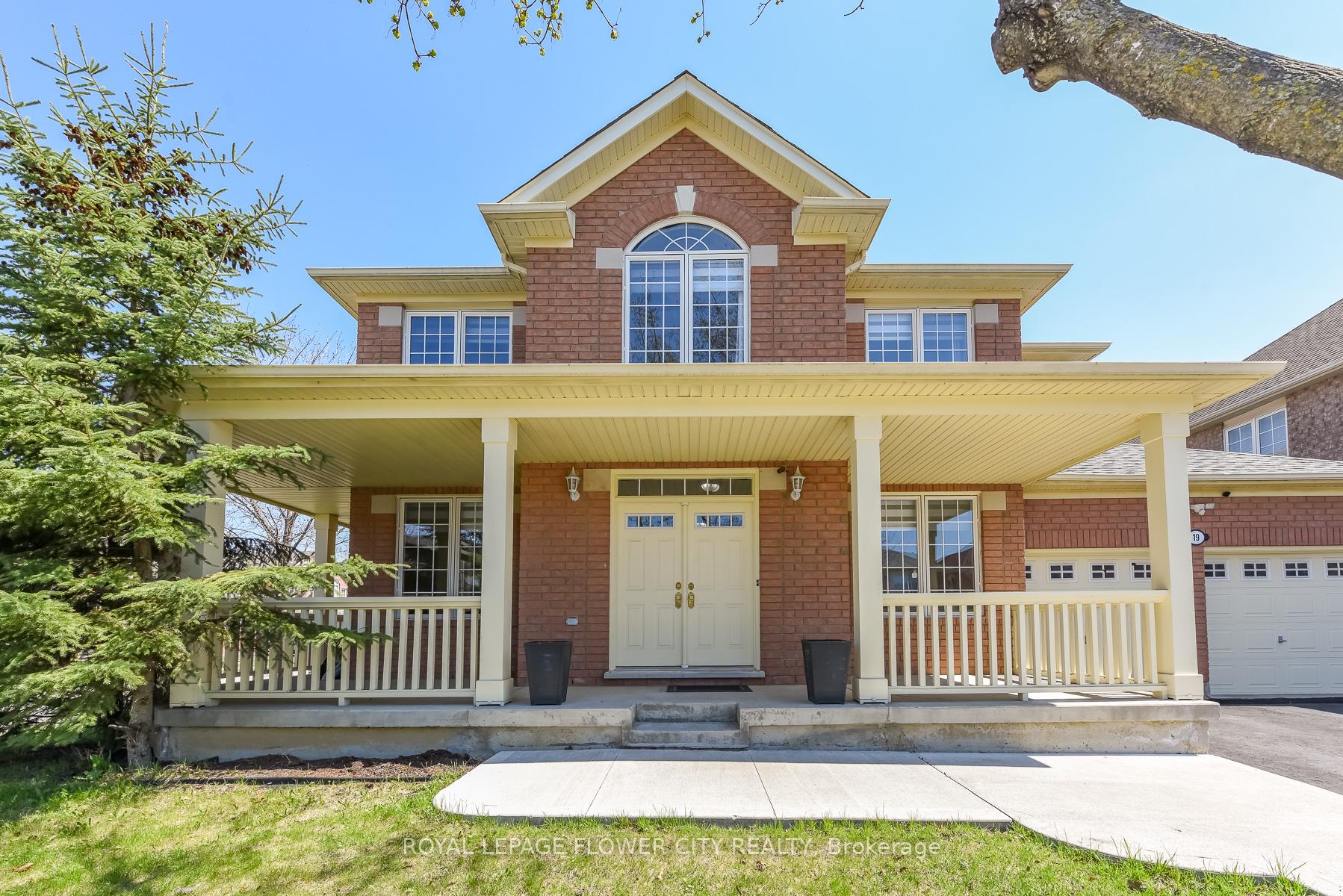 19 Maldives Crescent N, Brampton, ON L6P 1L5