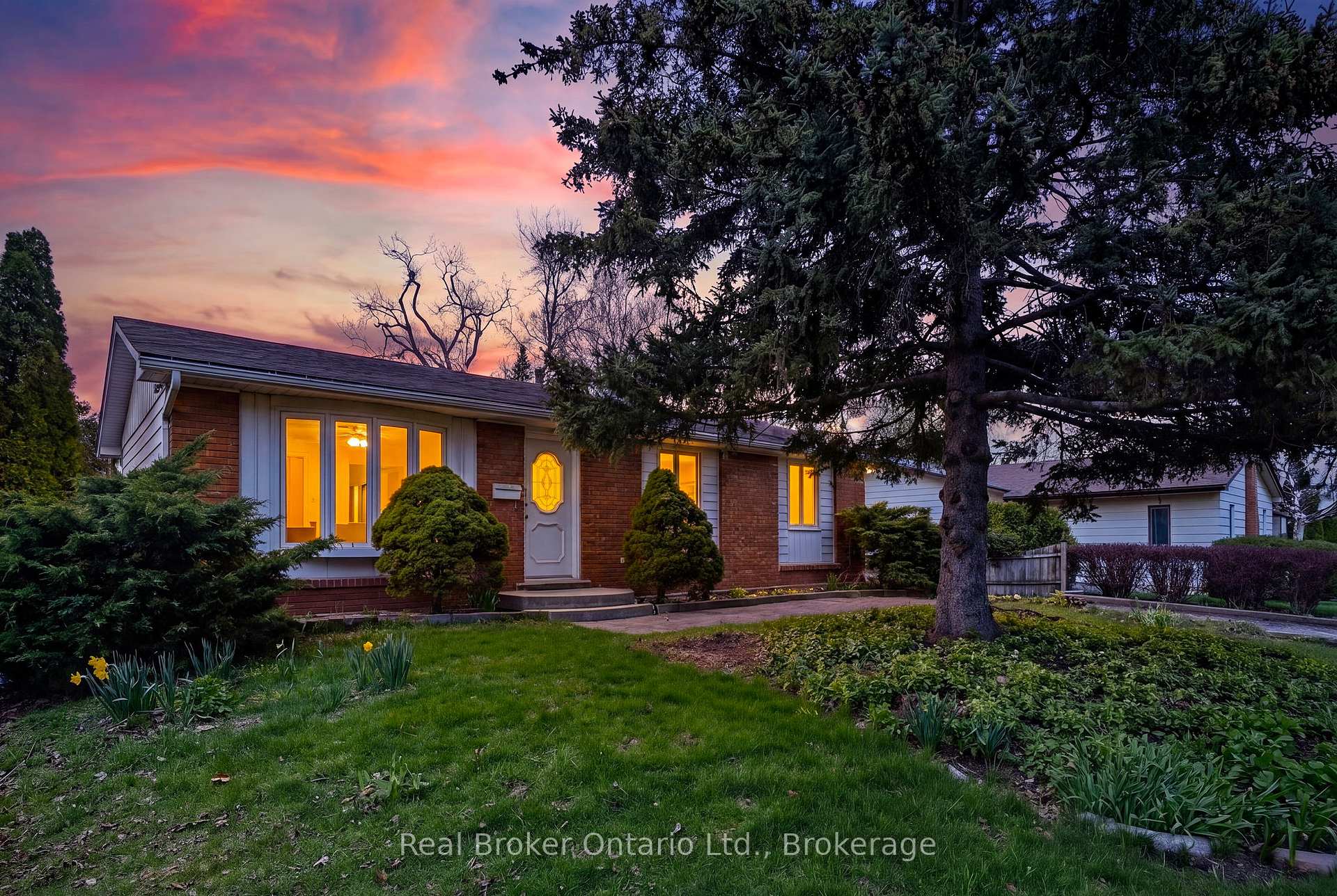 393 ENFIELD Road, Burlington, ON L7T 2X5