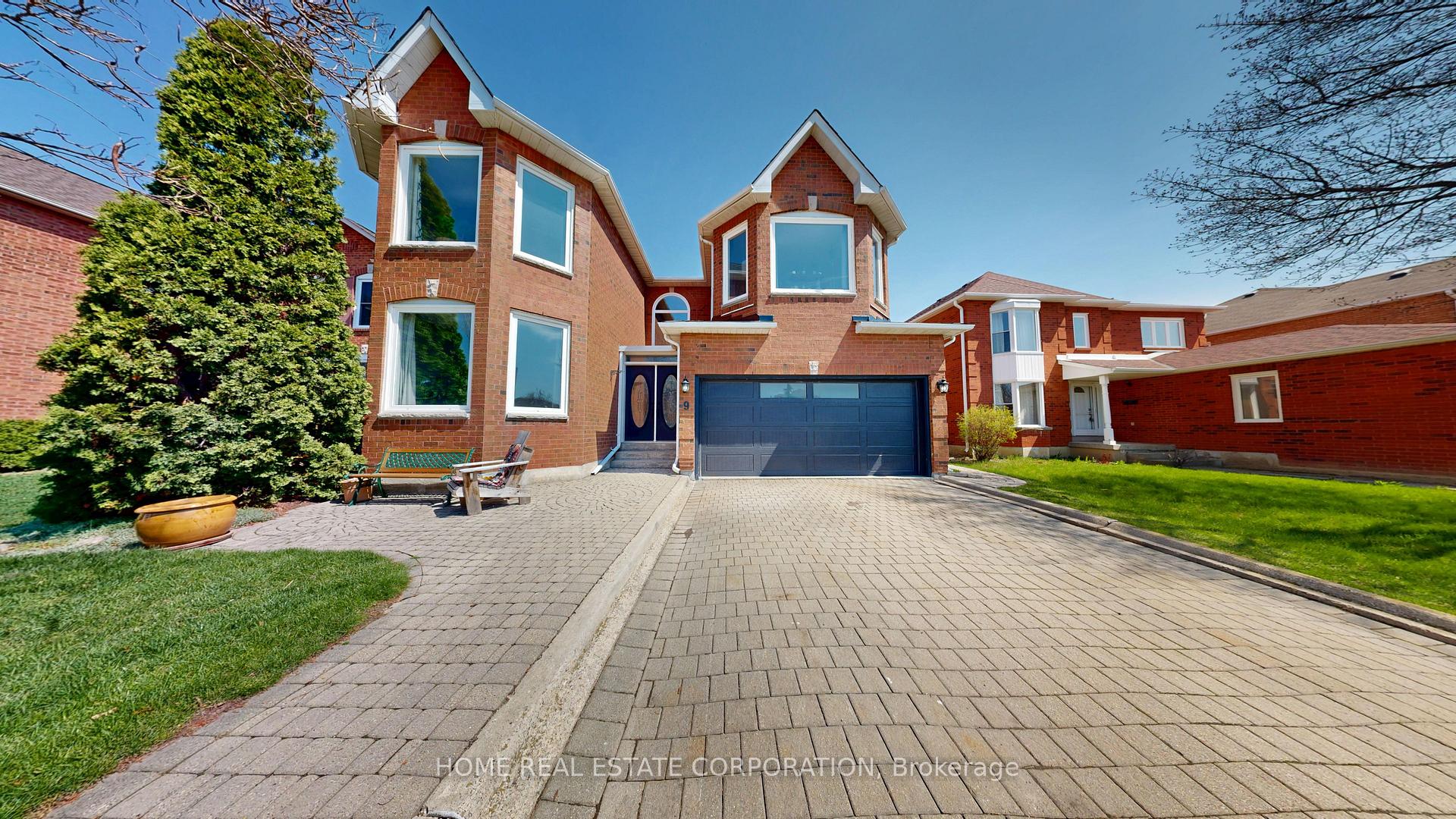 9 Laidlaw Avenue, Brampton, ON L6S 5W1