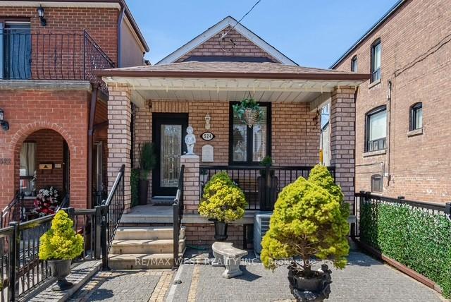 524 Salem Avenue N, Toronto, ON M6H 3E1