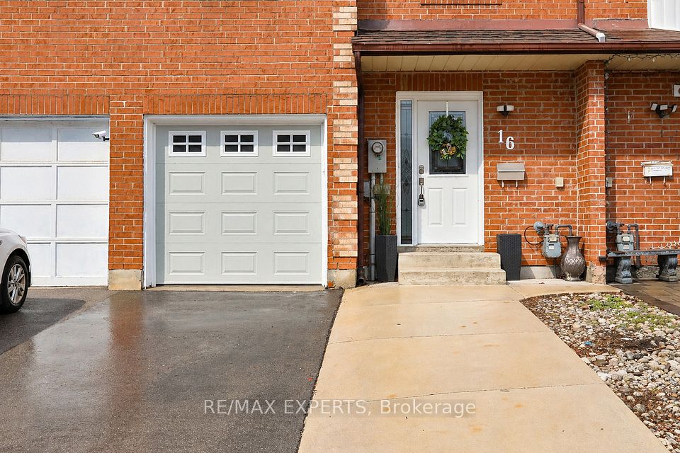 16 Hetherington Place, Brampton, ON L6S 5M7