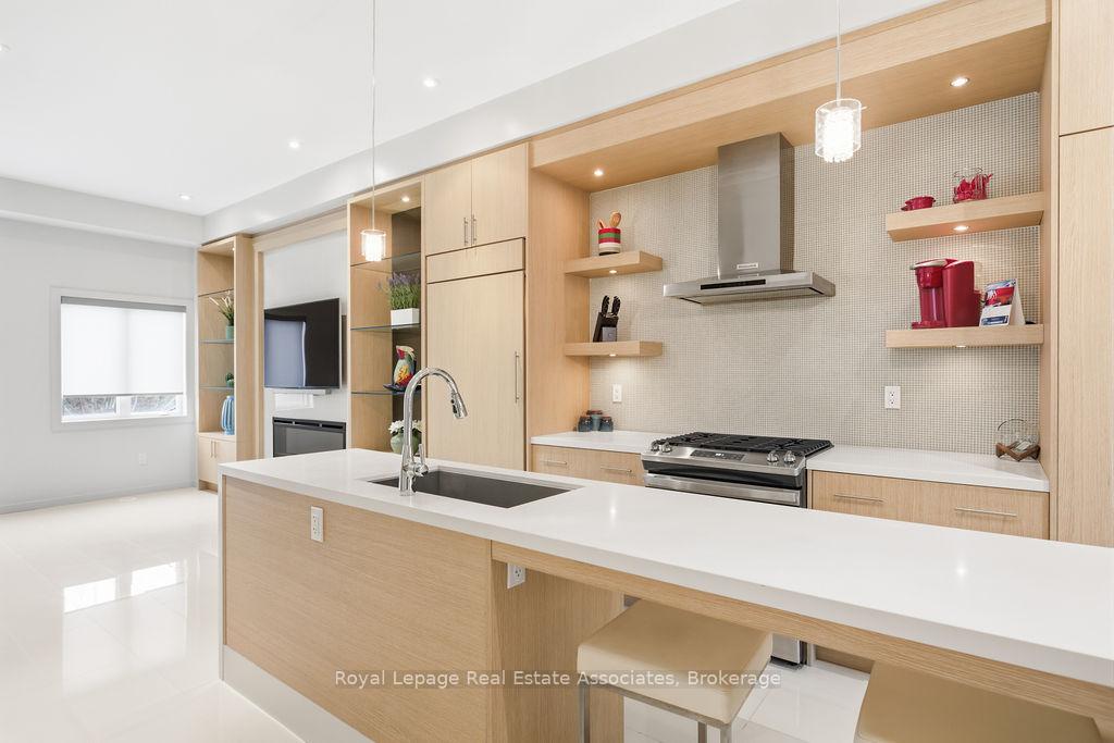 228 Vellwood Common, Oakville, ON L6L 0E8