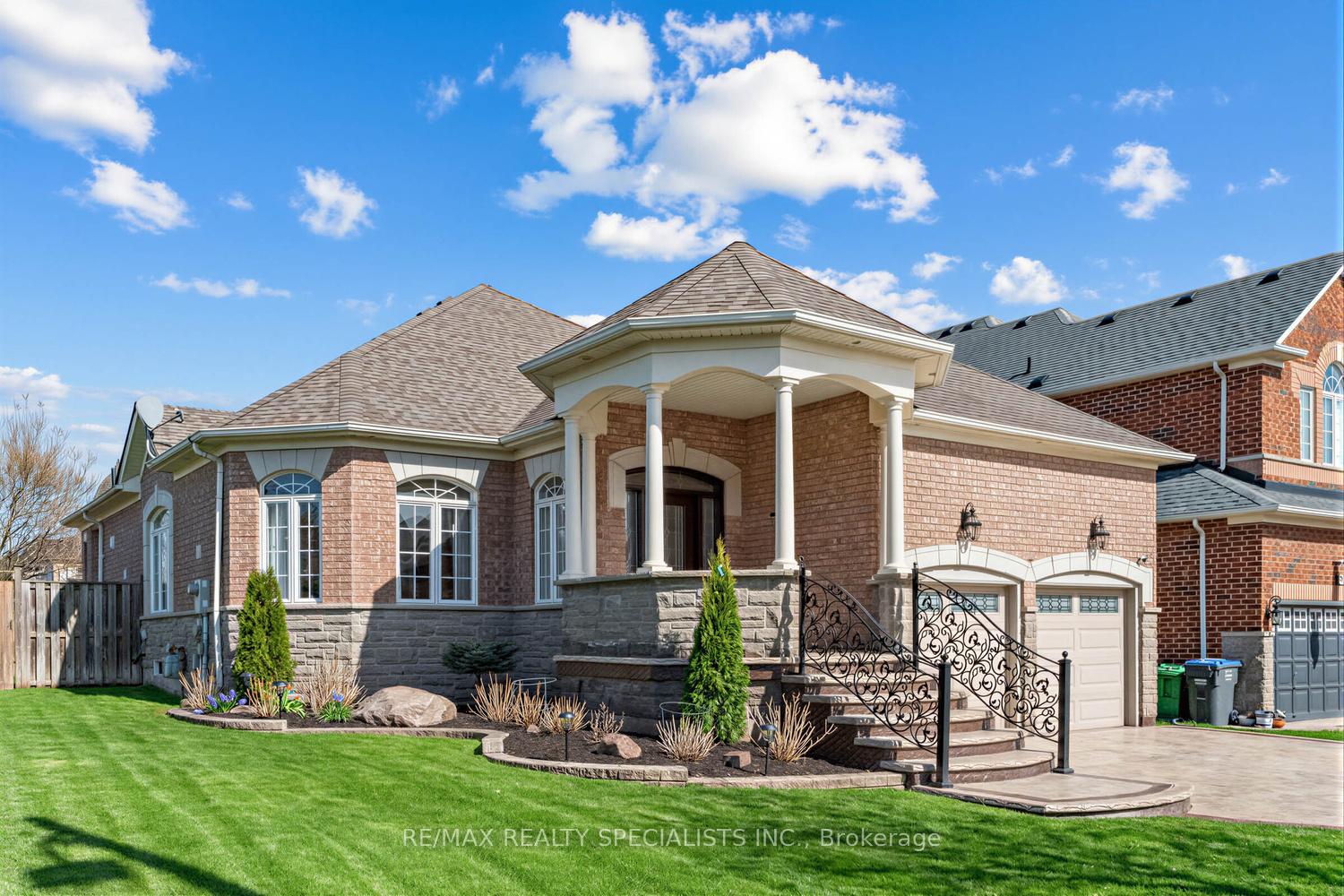 946 Brass Winds Place, Mississauga, ON L5W 1T1