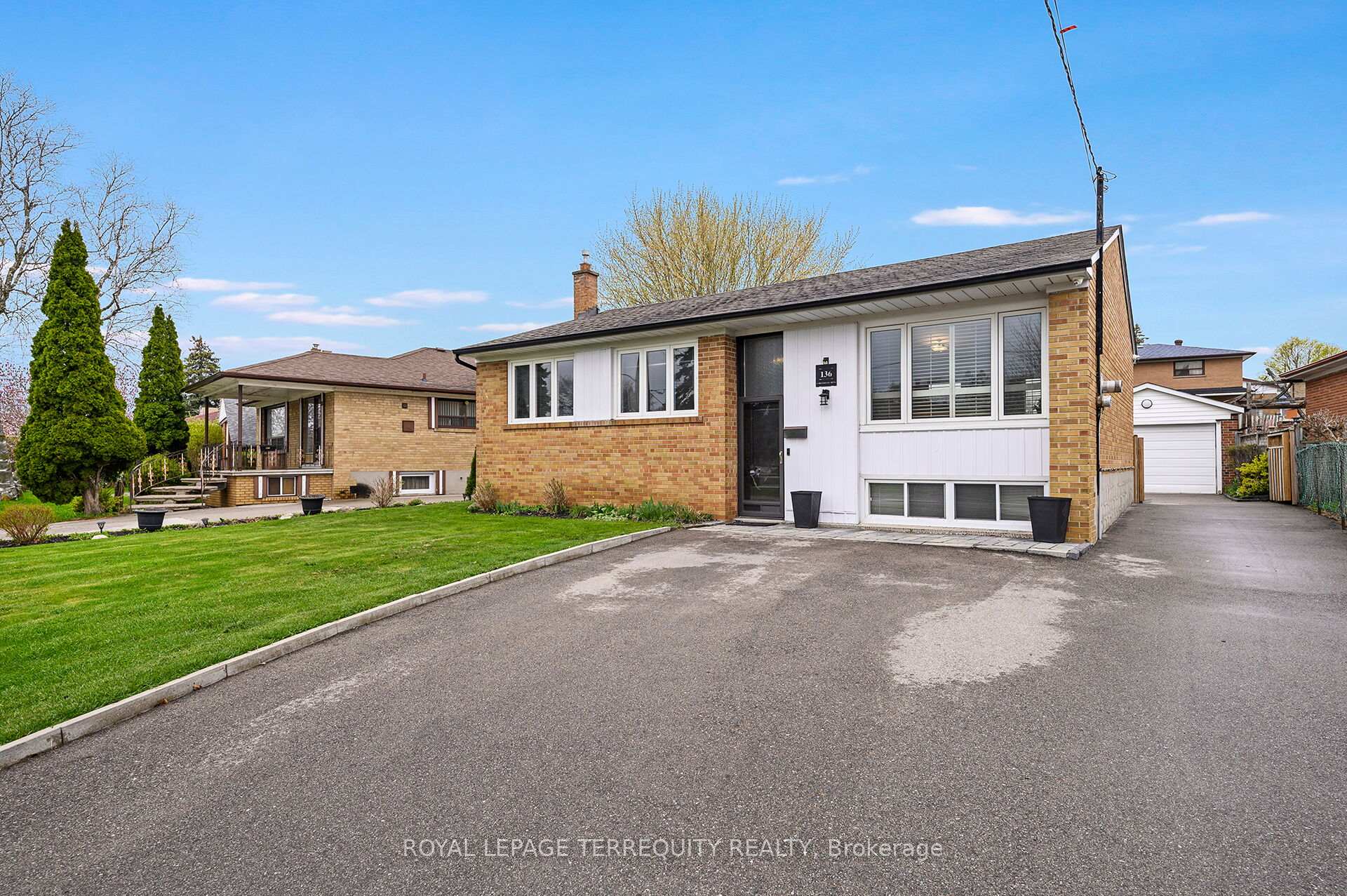 136 Strathburn Boulevard, Toronto, ON M9M 2L1