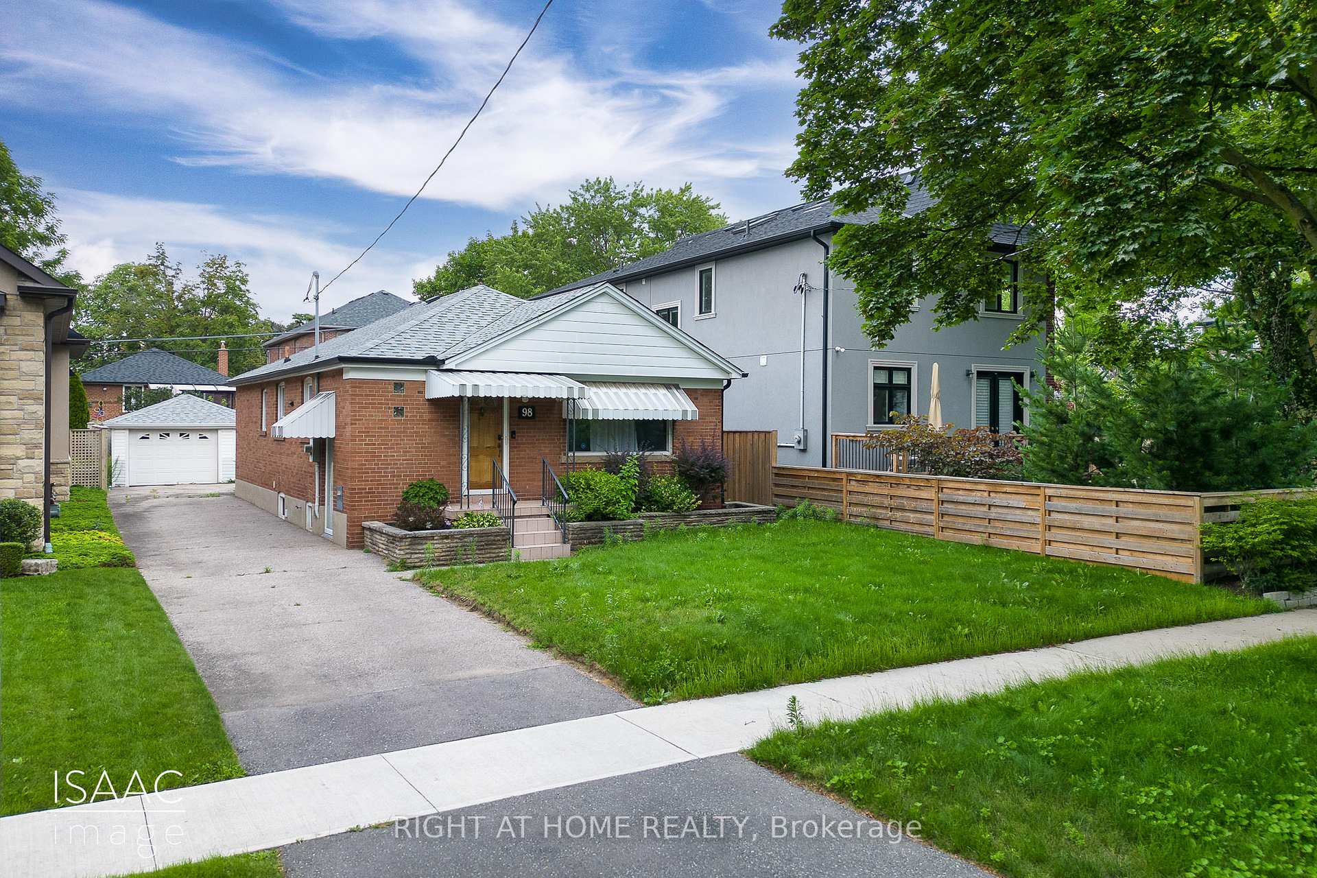 98 Yorkview Drive, Toronto, ON M8Z 2G4