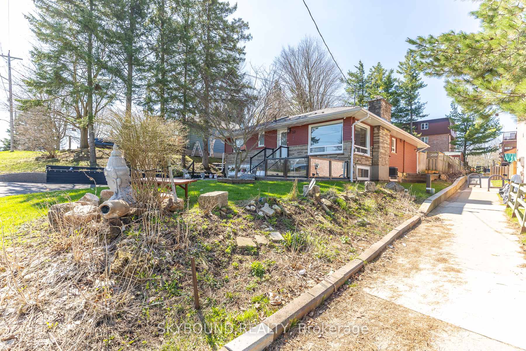 32 Victoria Avenue, Halton Hills, ON L7J 1Y9