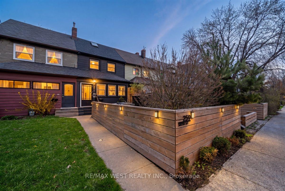 259 Sixth Street, Toronto W06, ON M8V 3A8