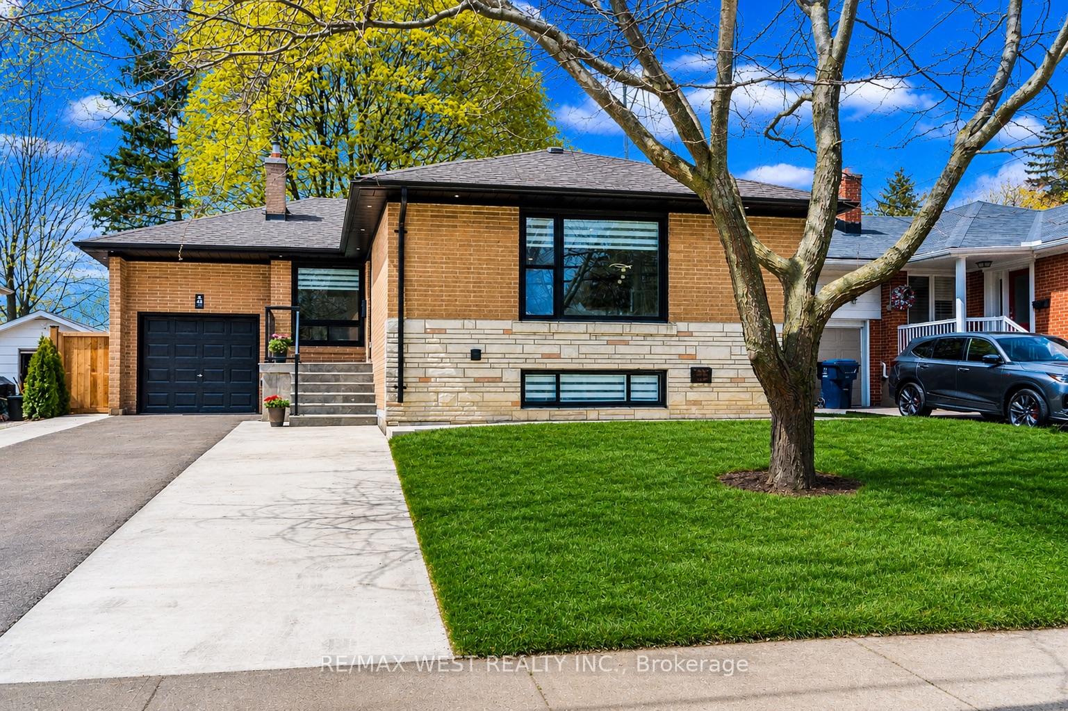 48 Lloyd Manor Road, Toronto, ON M9B 5H7