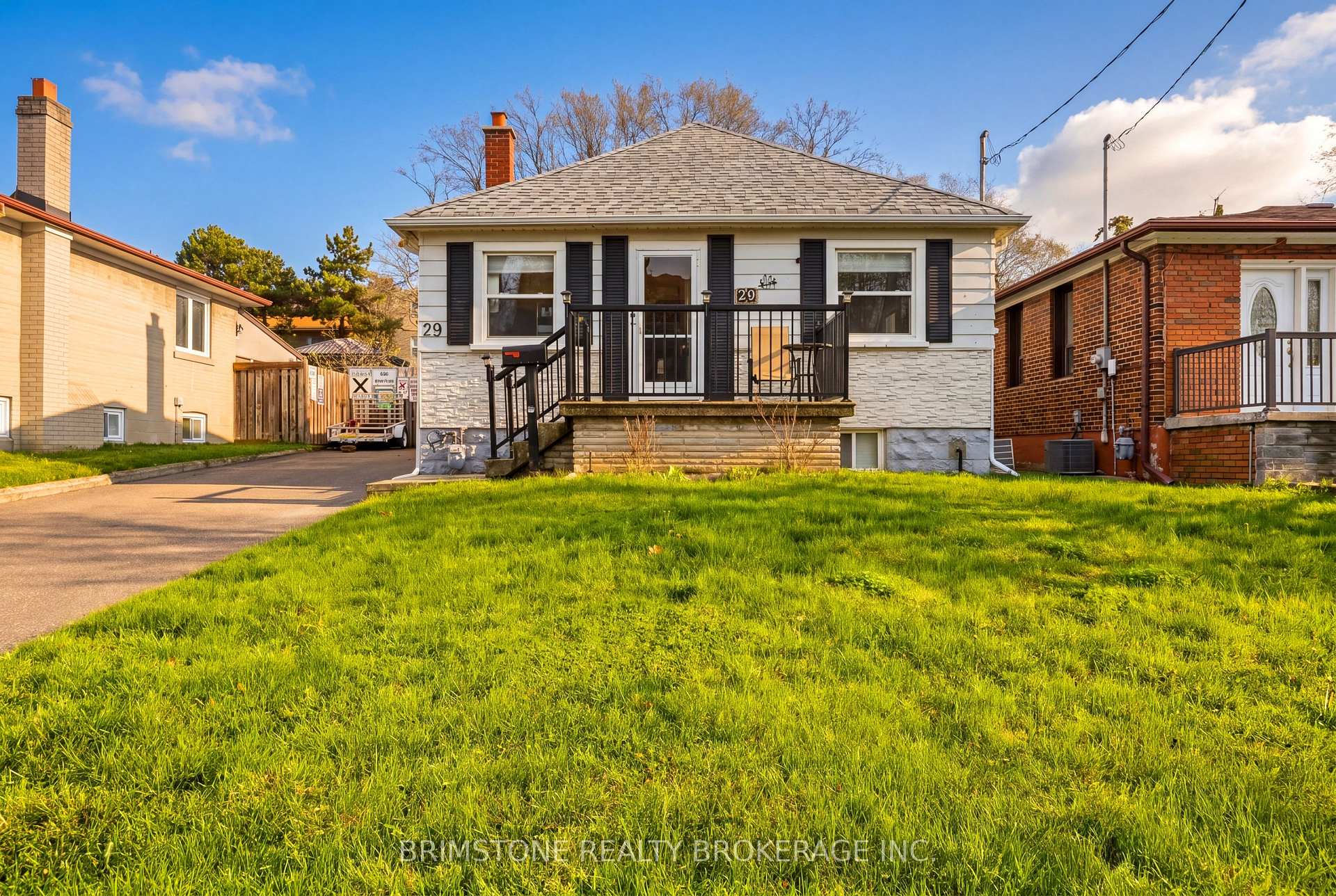 29 Ridge Road, Toronto, ON M3M 1C6