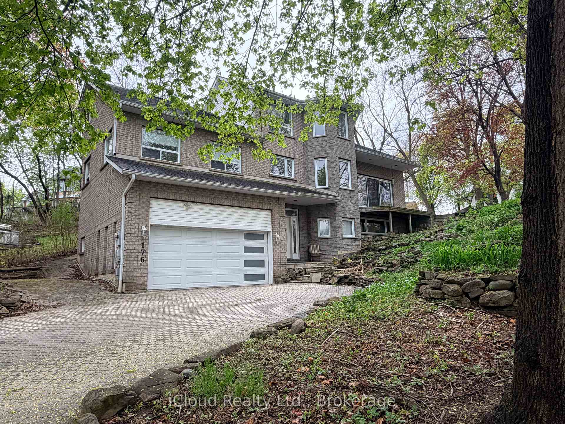 176 Wyndham Street, Mississauga, ON L5M 1N5