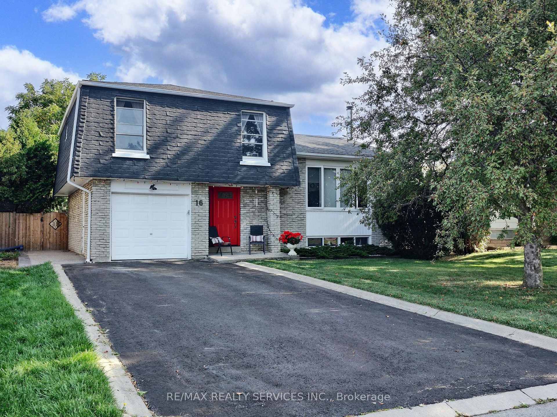 16 Grassington Crescent, Brampton, ON L6S 1Z6