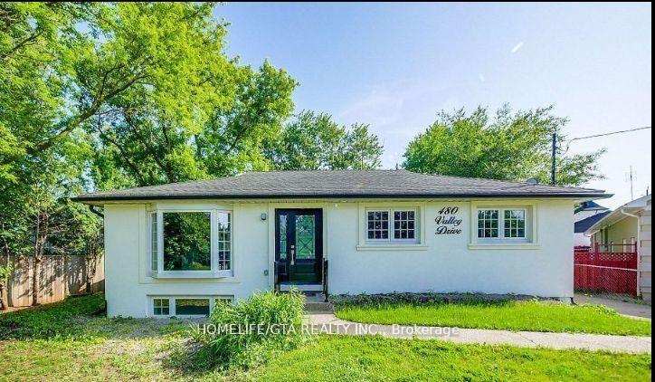 480 Valley Drive, Oakville, ON L6L 4L8