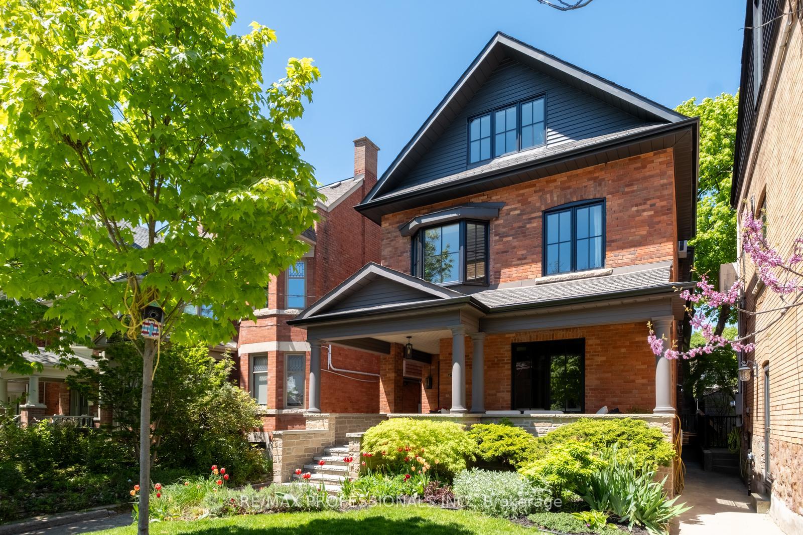 286 Wright Avenue, Toronto, ON M6R 1L9